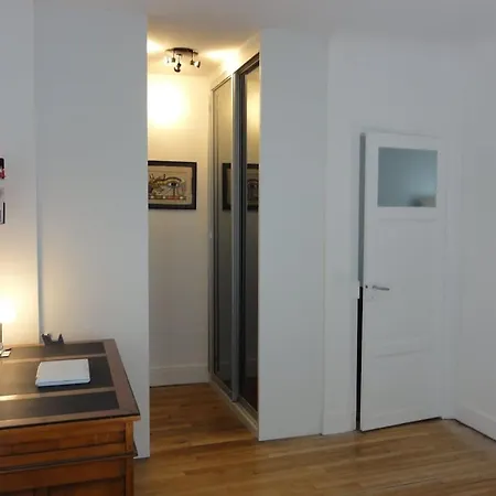 Escapade Parisienne Szálloda *